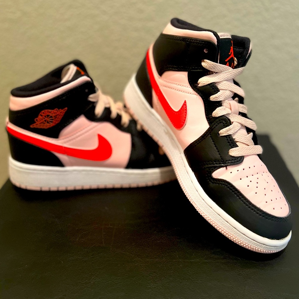 NIKE AIR JORDAN 1 MID GS “Atmosphere/Infrared”